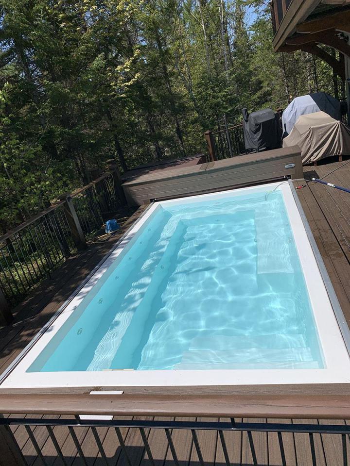 Que ce soit dans le cadre d’une ouverture ou d’une fermeture de piscine ou de spa, AQUA-MEX vous garantit un travail impeccable